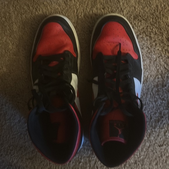 Red and black Nike Jordan’s - Picture 2 of 4